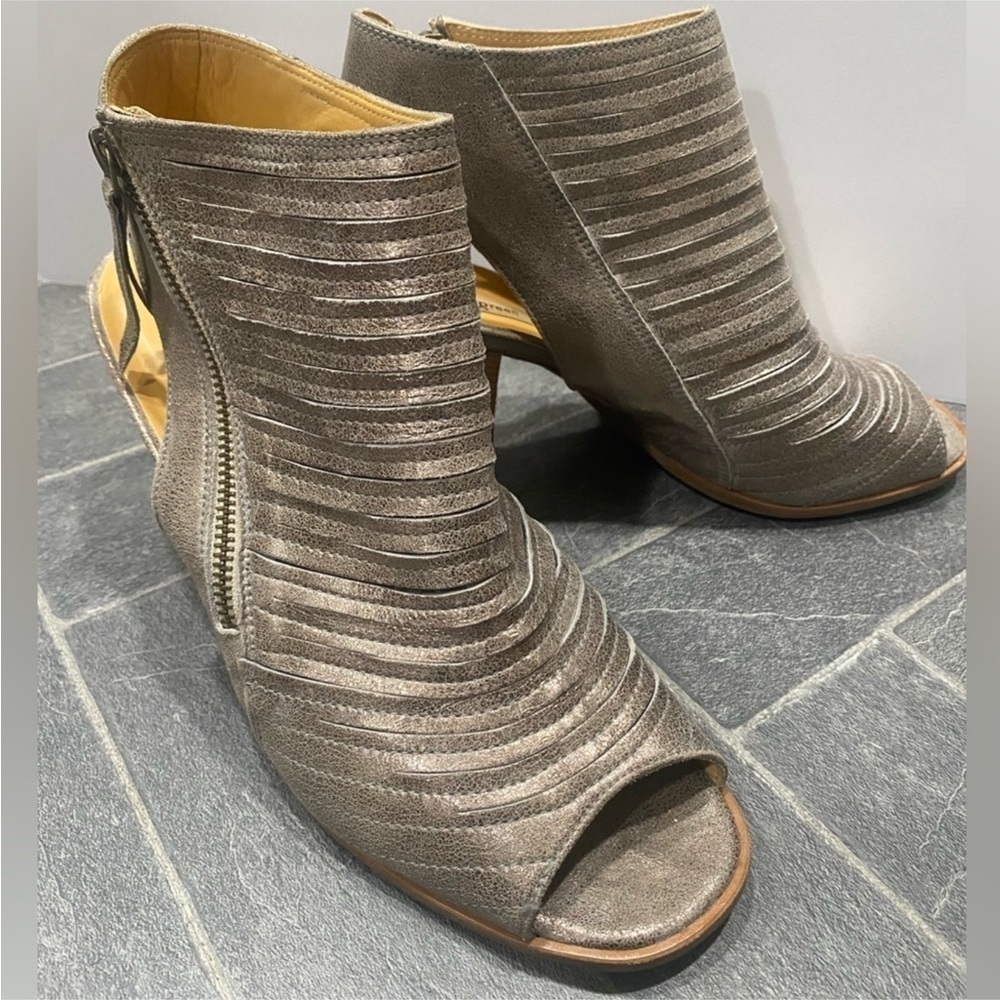 Paul Green Cayenne Peep Toe 3” Stacked Heel Bootie Metallic Leather Size 10